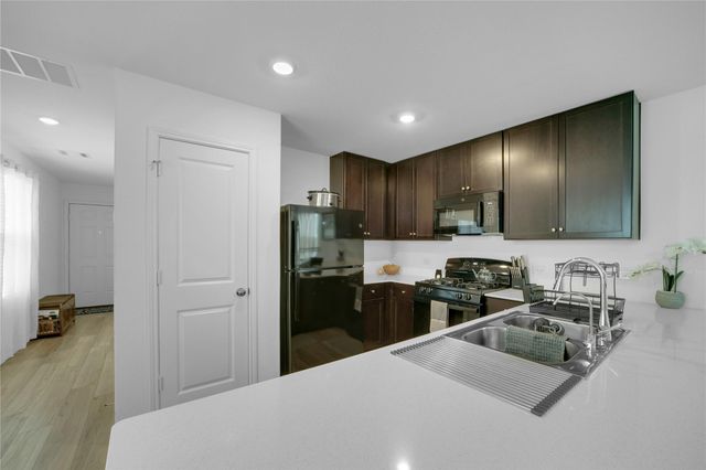 36 Trinity CIR, Lockhart, TX 78644