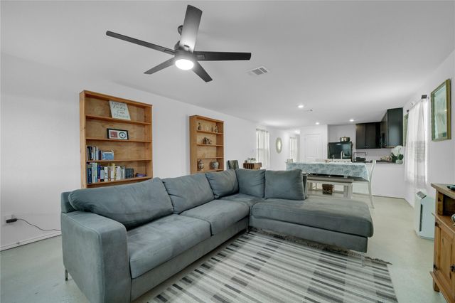 36 Trinity CIR, Lockhart, TX 78644