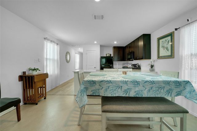36 Trinity CIR, Lockhart, TX 78644