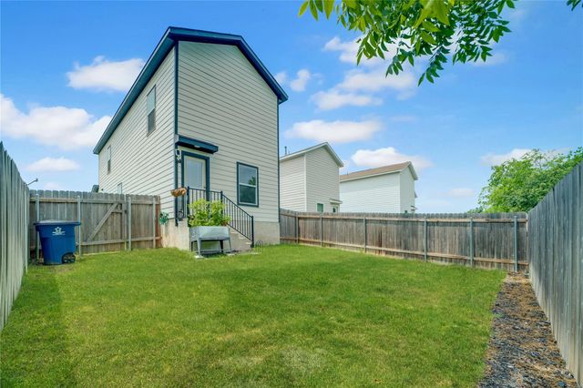 36 Trinity CIR, Lockhart, TX 78644