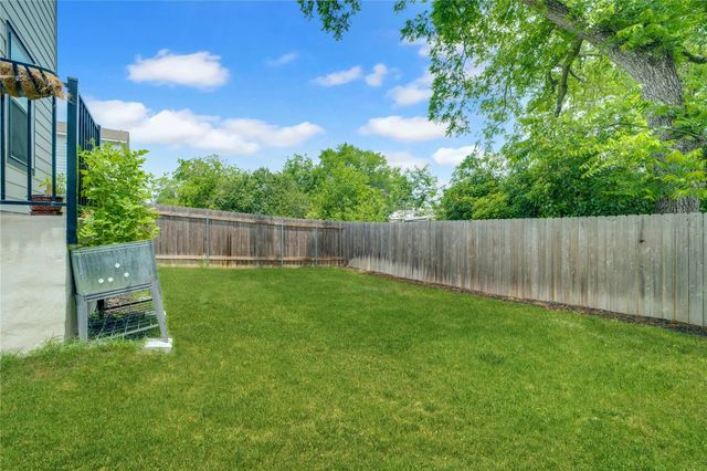 36 Trinity CIR, Lockhart, TX 78644