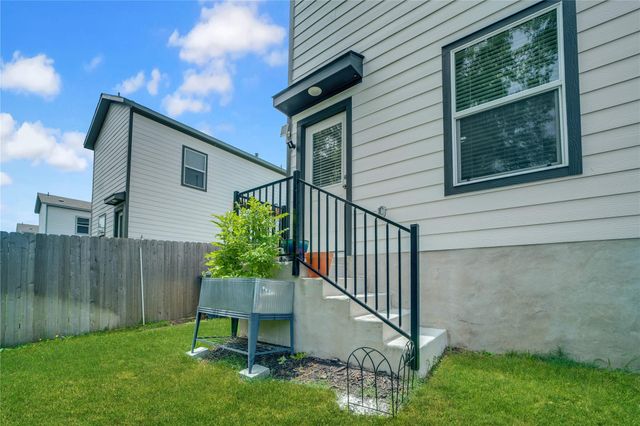 36 Trinity CIR, Lockhart, TX 78644