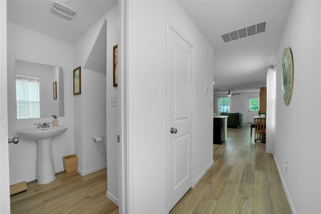 36 Trinity CIR, Lockhart, TX 78644