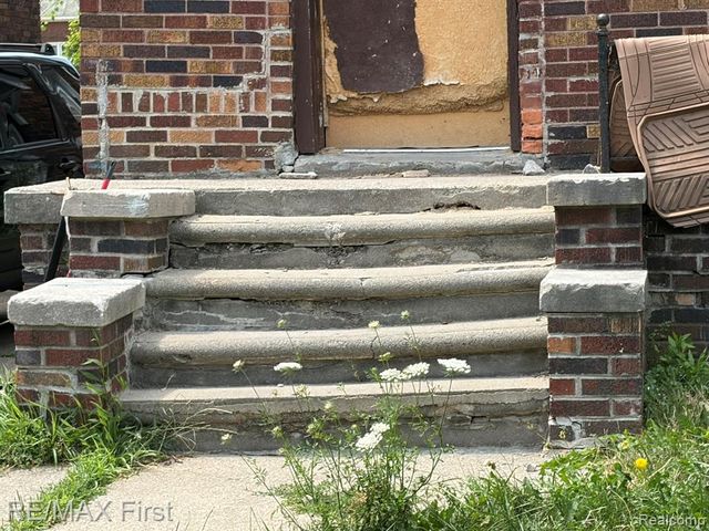 5081 Somerset Avenue, Detroit, MI 48224