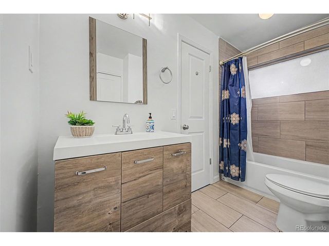 3076 S Holly Pl, Denver, CO 80222