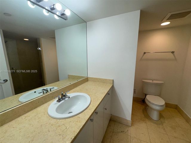 19900 E Country Club Drive 209, Aventura, FL 33180