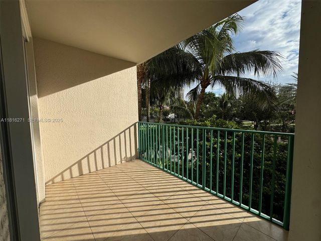 19900 E Country Club Drive 209, Aventura, FL 33180