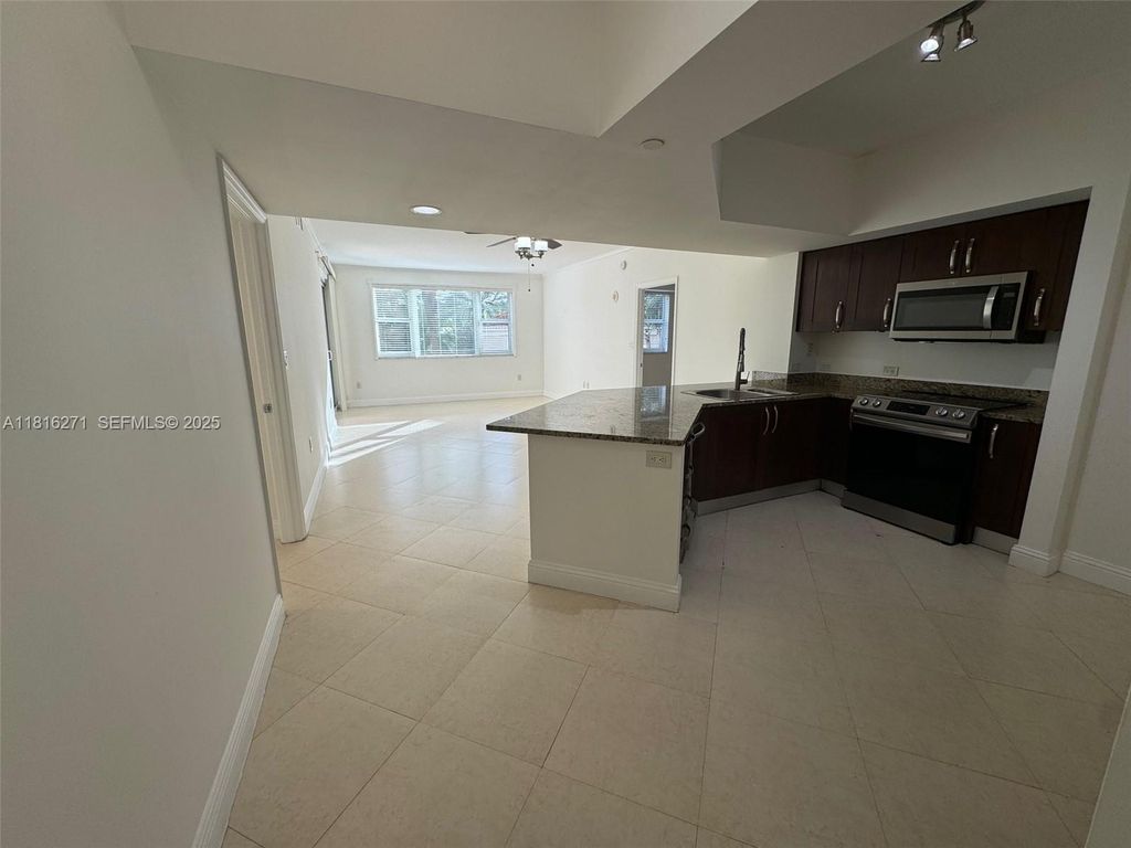 19900 E Country Club Drive 209, Aventura, FL 33180