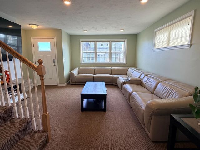 6 Buttercup Ln 27, Littleton, MA 01460