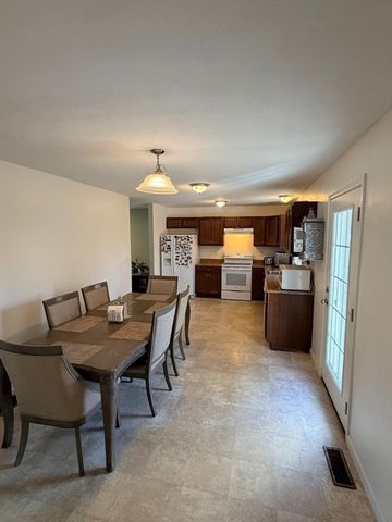 6 Buttercup Ln 27, Littleton, MA 01460