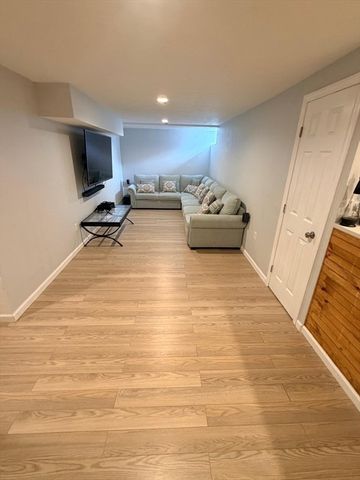 6 Buttercup Ln 27, Littleton, MA 01460