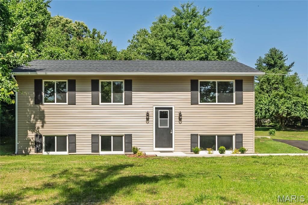 3469 Apple Tree Lane, Bridgeton, MO 63044