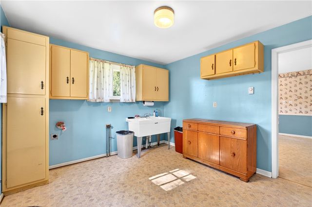 170 Crawford Lane, Rostraver, PA 15012