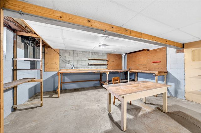 170 Crawford Lane, Rostraver, PA 15012