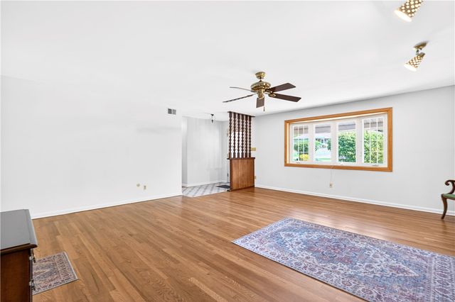 170 Crawford Lane, Rostraver, PA 15012