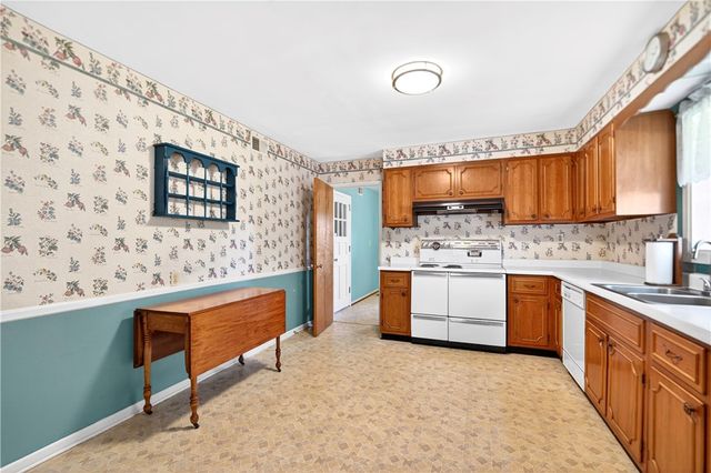 170 Crawford Lane, Rostraver, PA 15012