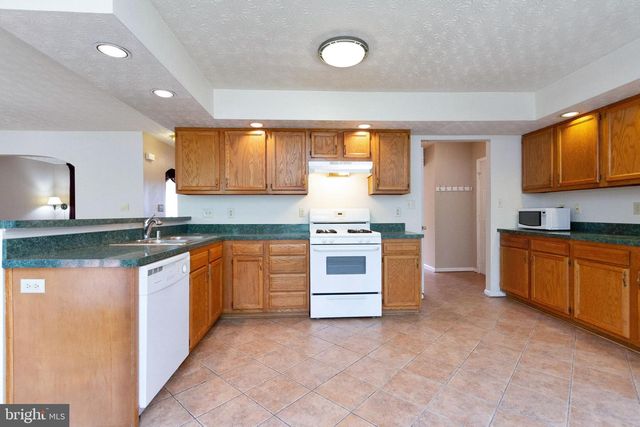 6 ARGYLE HILLS DR, Fredericksburg, VA 22405