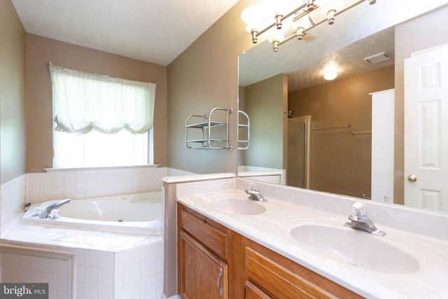 6 ARGYLE HILLS DR, Fredericksburg, VA 22405