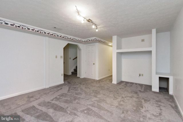 6 ARGYLE HILLS DR, Fredericksburg, VA 22405