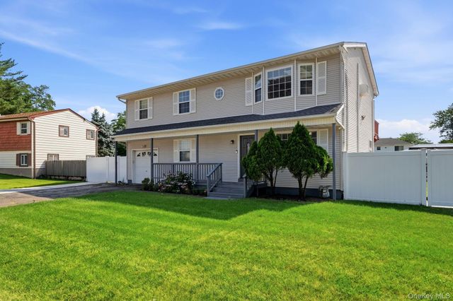 10 Carman Boulevard, Massapequa, NY 11758