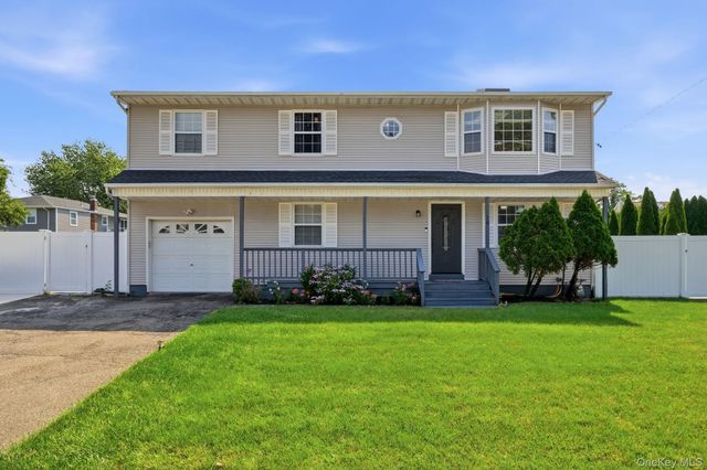 10 Carman Boulevard, Massapequa, NY 11758
