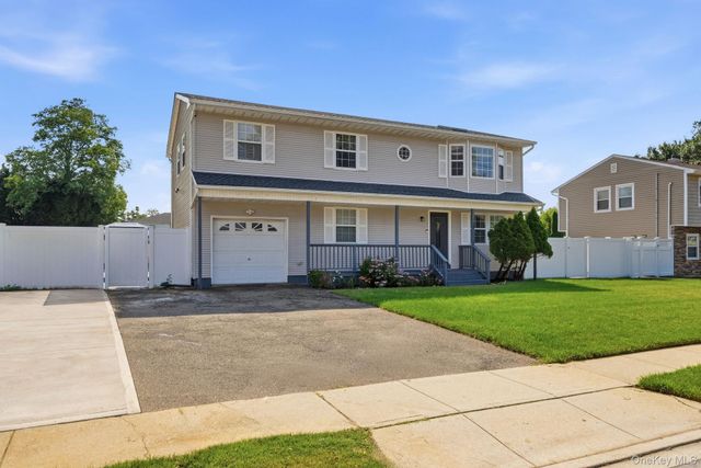 10 Carman Boulevard, Massapequa, NY 11758