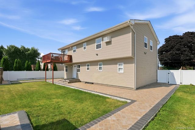 10 Carman Boulevard, Massapequa, NY 11758