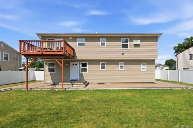 10 Carman Boulevard, Massapequa, NY 11758
