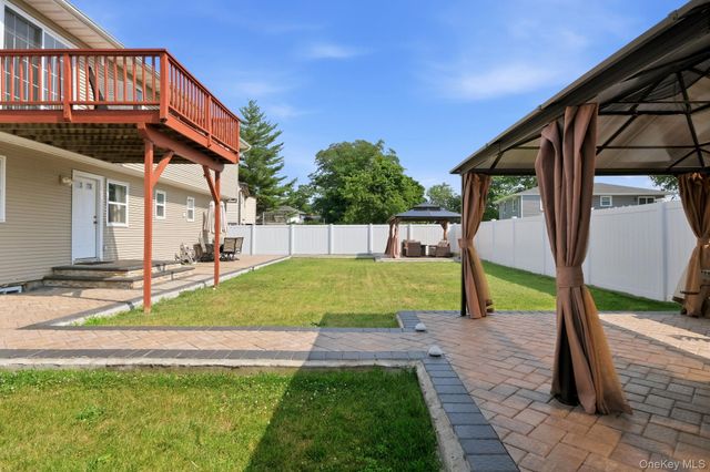 10 Carman Boulevard, Massapequa, NY 11758