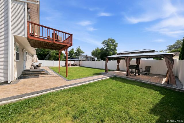 10 Carman Boulevard, Massapequa, NY 11758