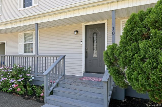 10 Carman Boulevard, Massapequa, NY 11758