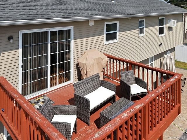 10 Carman Boulevard, Massapequa, NY 11758