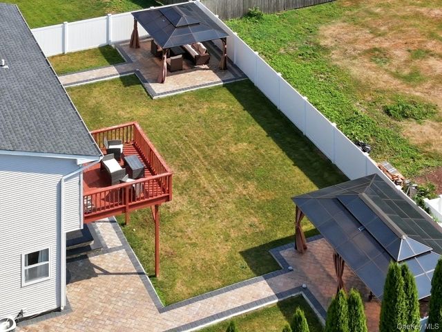 10 Carman Boulevard, Massapequa, NY 11758