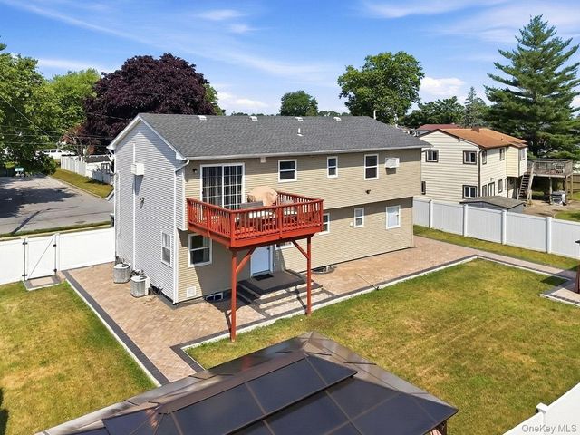 10 Carman Boulevard, Massapequa, NY 11758