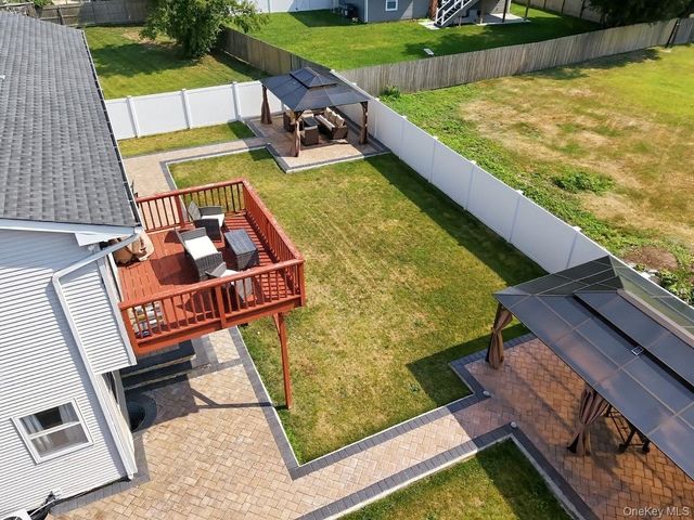 10 Carman Boulevard, Massapequa, NY 11758