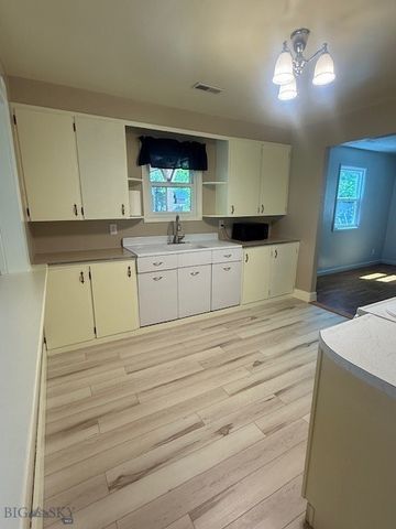 5042 US Highway 89 S, Livingston, MT 59047