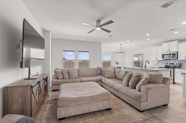 609 Ibis Falls LOOP, Jarrell, TX 76537