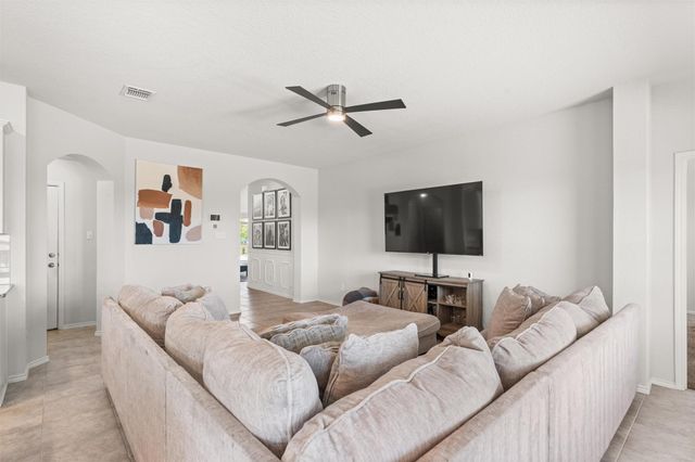 609 Ibis Falls LOOP, Jarrell, TX 76537