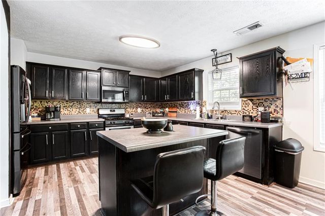 208 Overlook Point, Dallas, GA 30157