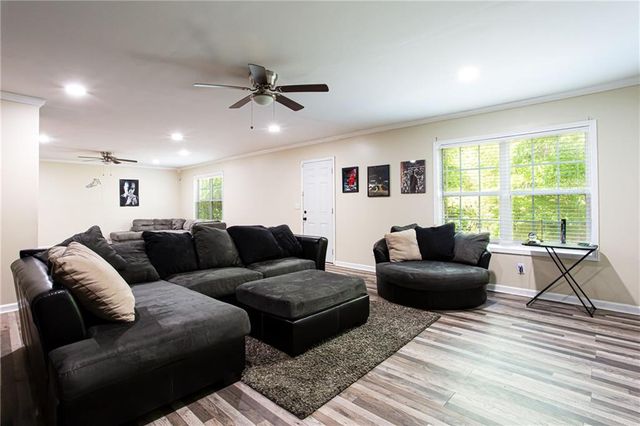 208 Overlook Point, Dallas, GA 30157