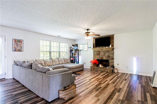 208 Overlook Point, Dallas, GA 30157