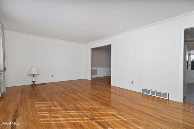 56 Bayberry Road, Rotterdam, NY 12306