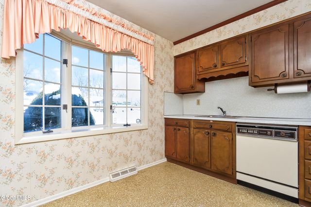 56 Bayberry Road, Rotterdam, NY 12306