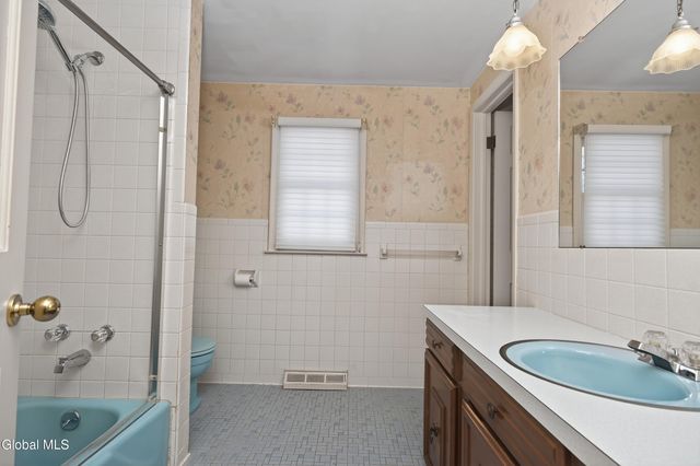 56 Bayberry Road, Rotterdam, NY 12306