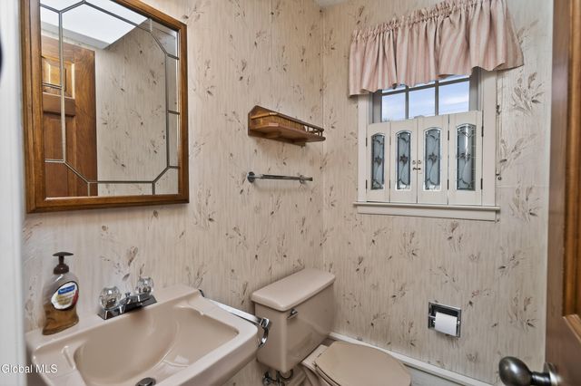 56 Bayberry Road, Rotterdam, NY 12306