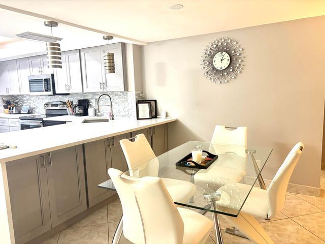 1714 Consulate Place 101, West Palm Beach, FL 33401