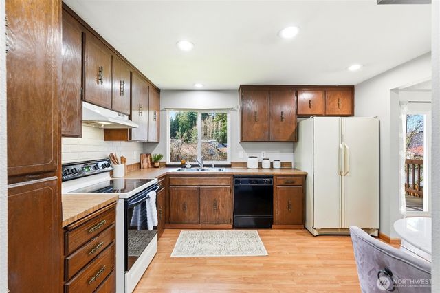 9926 59th Drive NE, Marysville, WA 98270