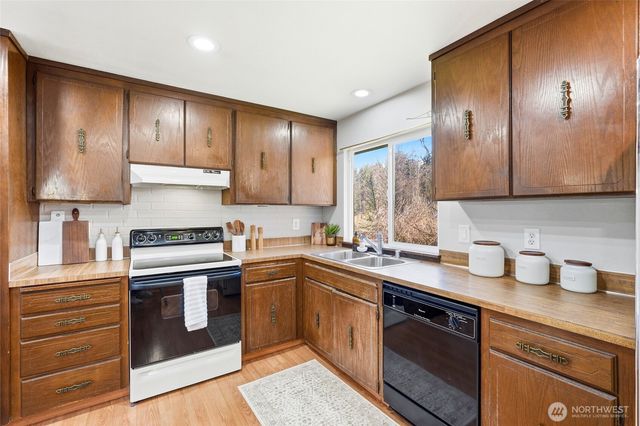 9926 59th Drive NE, Marysville, WA 98270