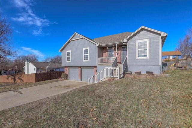 18404 E Blackhawk Trail, Independence, MO 64056