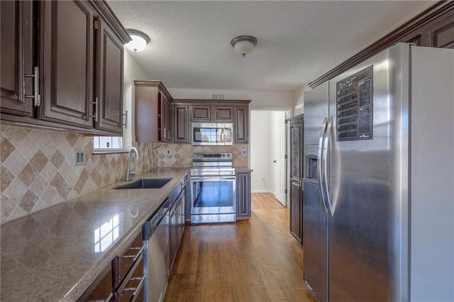 18404 E Blackhawk Trail, Independence, MO 64056